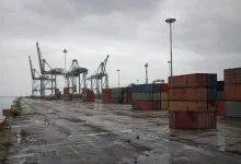 Comércio exterior do Irã cai 35% sob pressão dos EUA