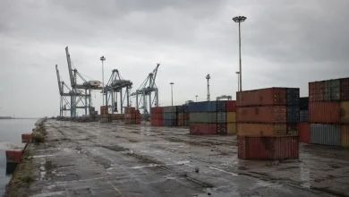 Comércio exterior do Irã cai 35% sob pressão dos EUA