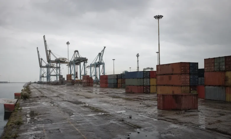 Comércio exterior do Irã cai 35% sob pressão dos EUA