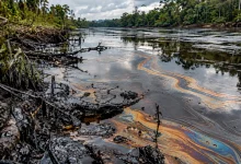 Vazamento de petróleo interrompe abastecimento de água no Equador