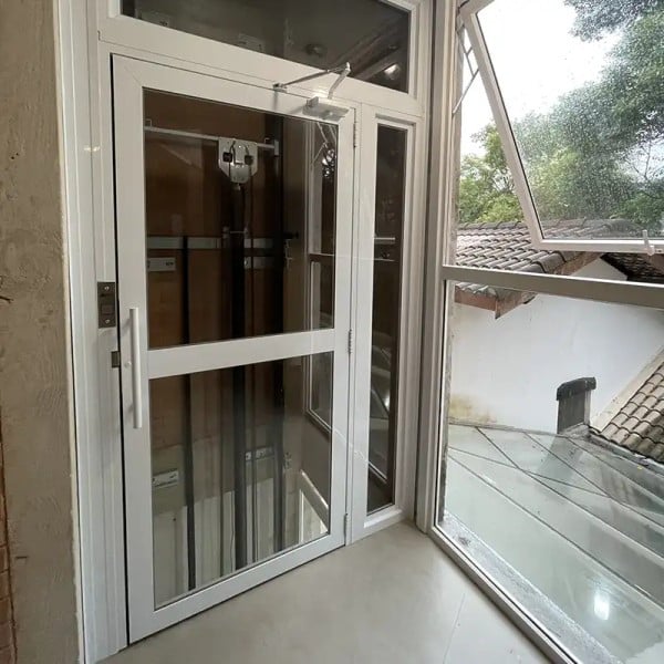 Plataforma Elevador Hidráulico Com Porta Automatizada