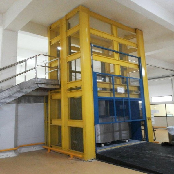 elevadores de cargas industriais