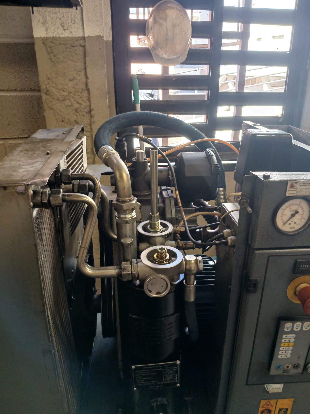 manutenção em compressor de ar comprimido