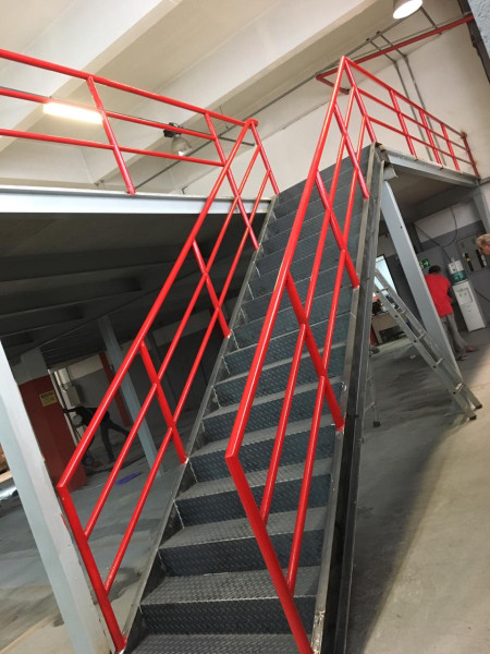 Escadas Metálicas Para Carga De 150kg