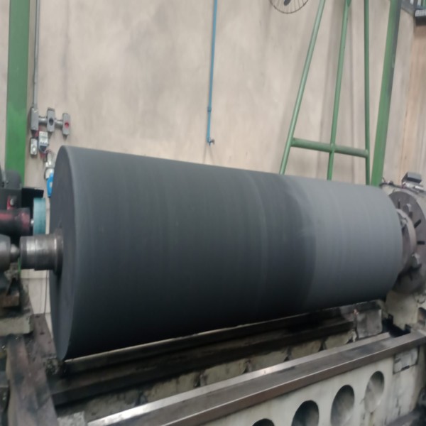 Revestimento De Cilindros Em Ebonite A Quente