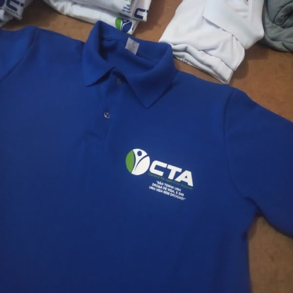 Camisa Polo com bordado