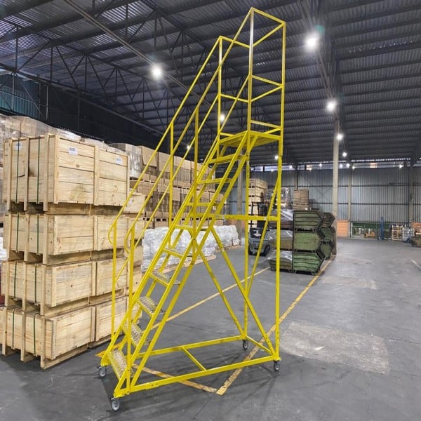 Escada Plataforma Em Aço Carbono