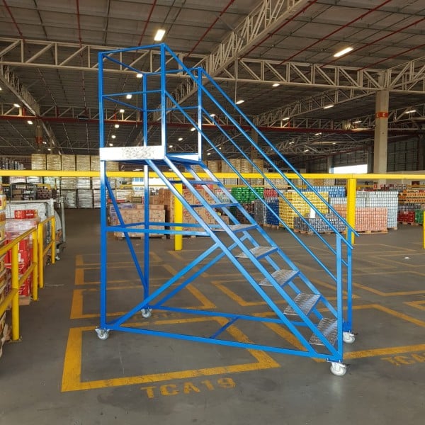 escada movel para estoque