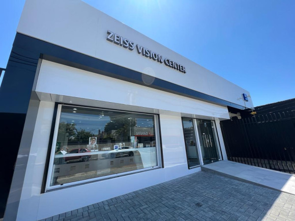 Letreiro Em Acm Com Iluminação