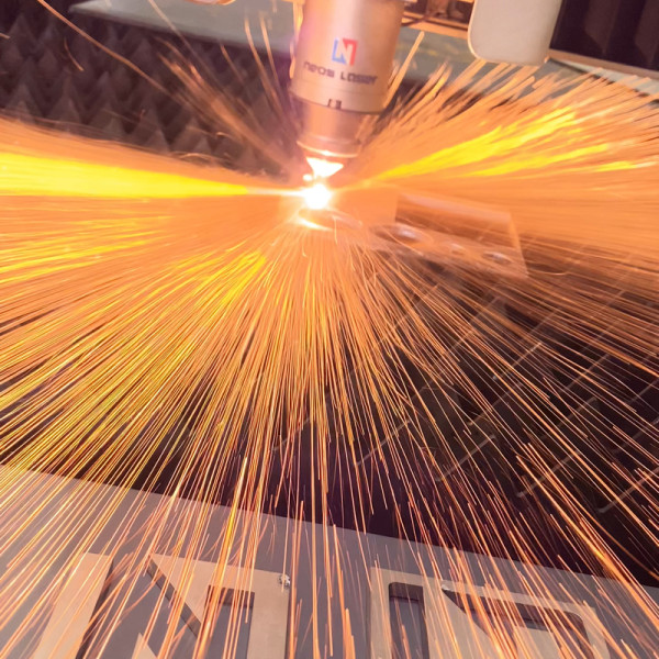 Gravação A Laser Em Superfícies De Metal