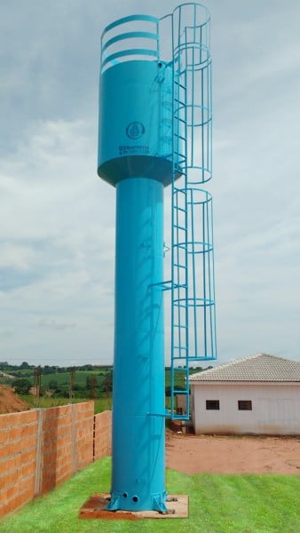 Caixa metálica de água