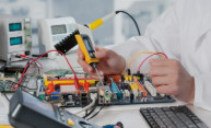 Manutenção de equipamento eletrônico industrial
