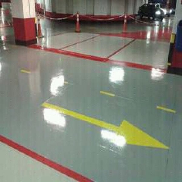 Pintura e demarcação de garagem