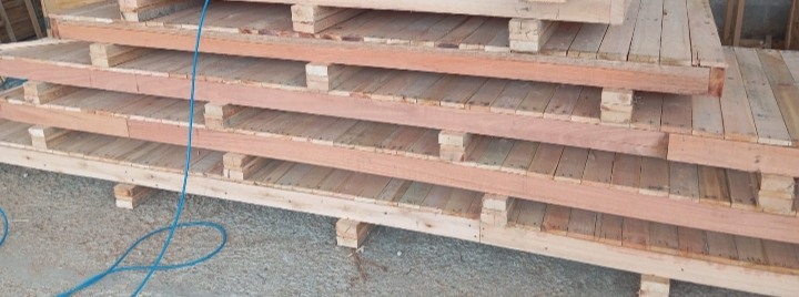 Pallets De Madeira Para Armazéns