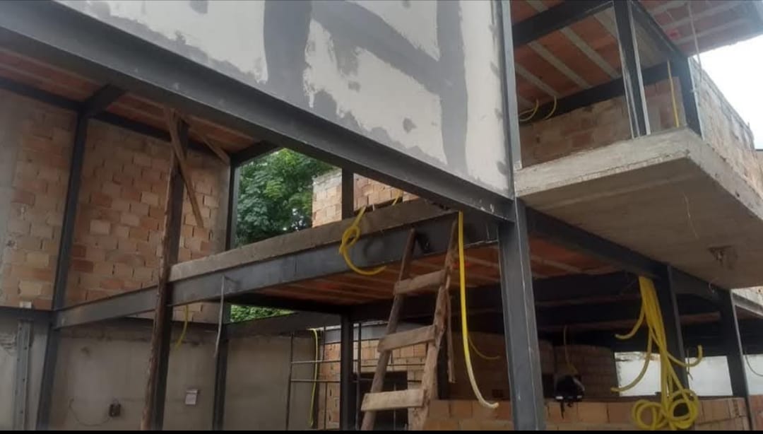 Construção Com Estruturas Metálicas