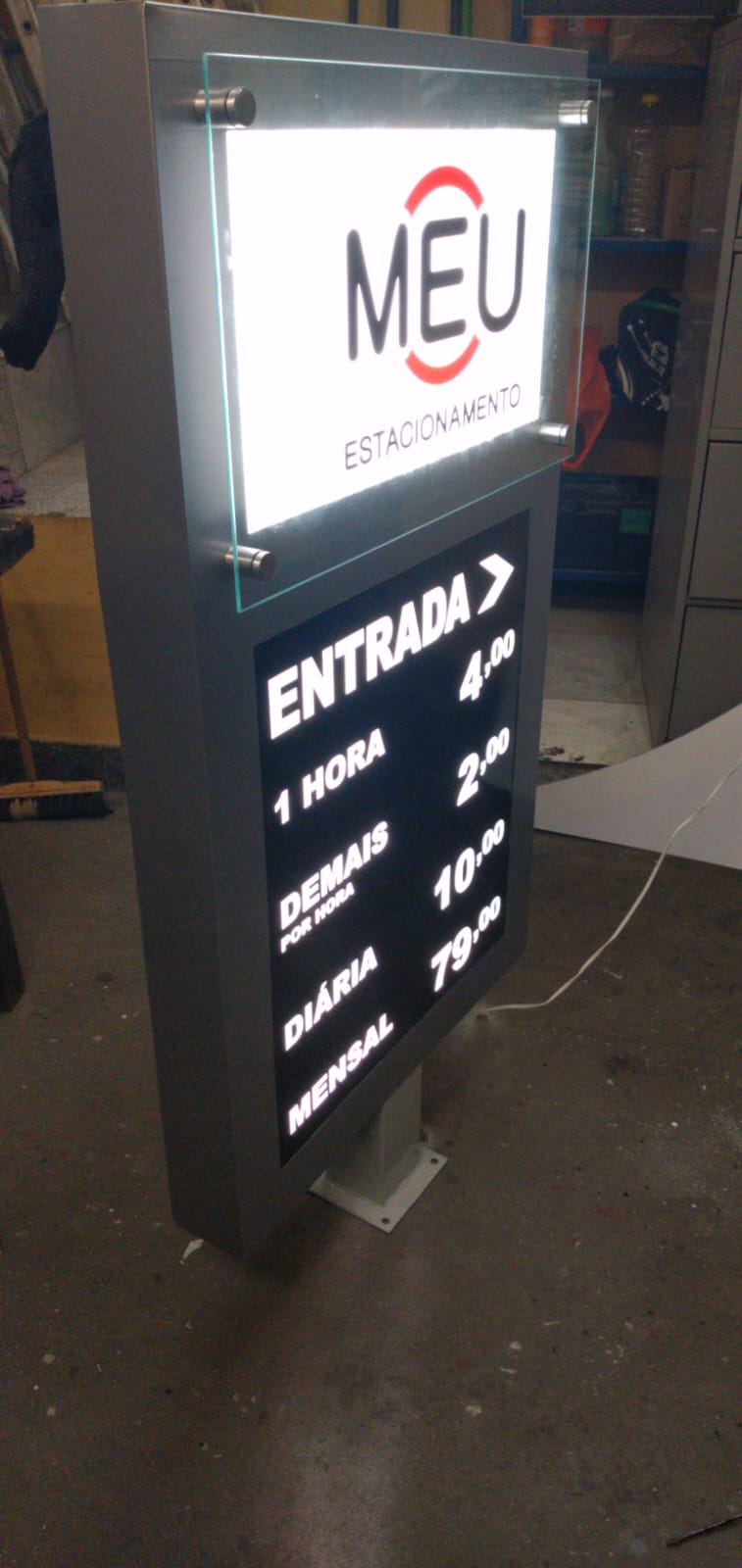 Sinalização De Entrada Com Painel Luminoso