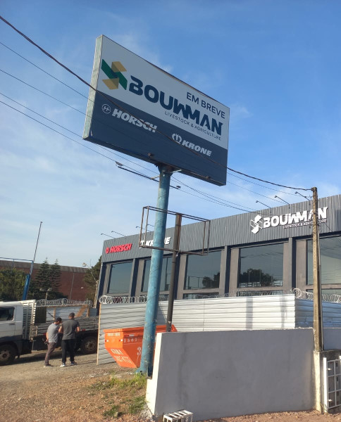 Totem Metalico Com Iluminação