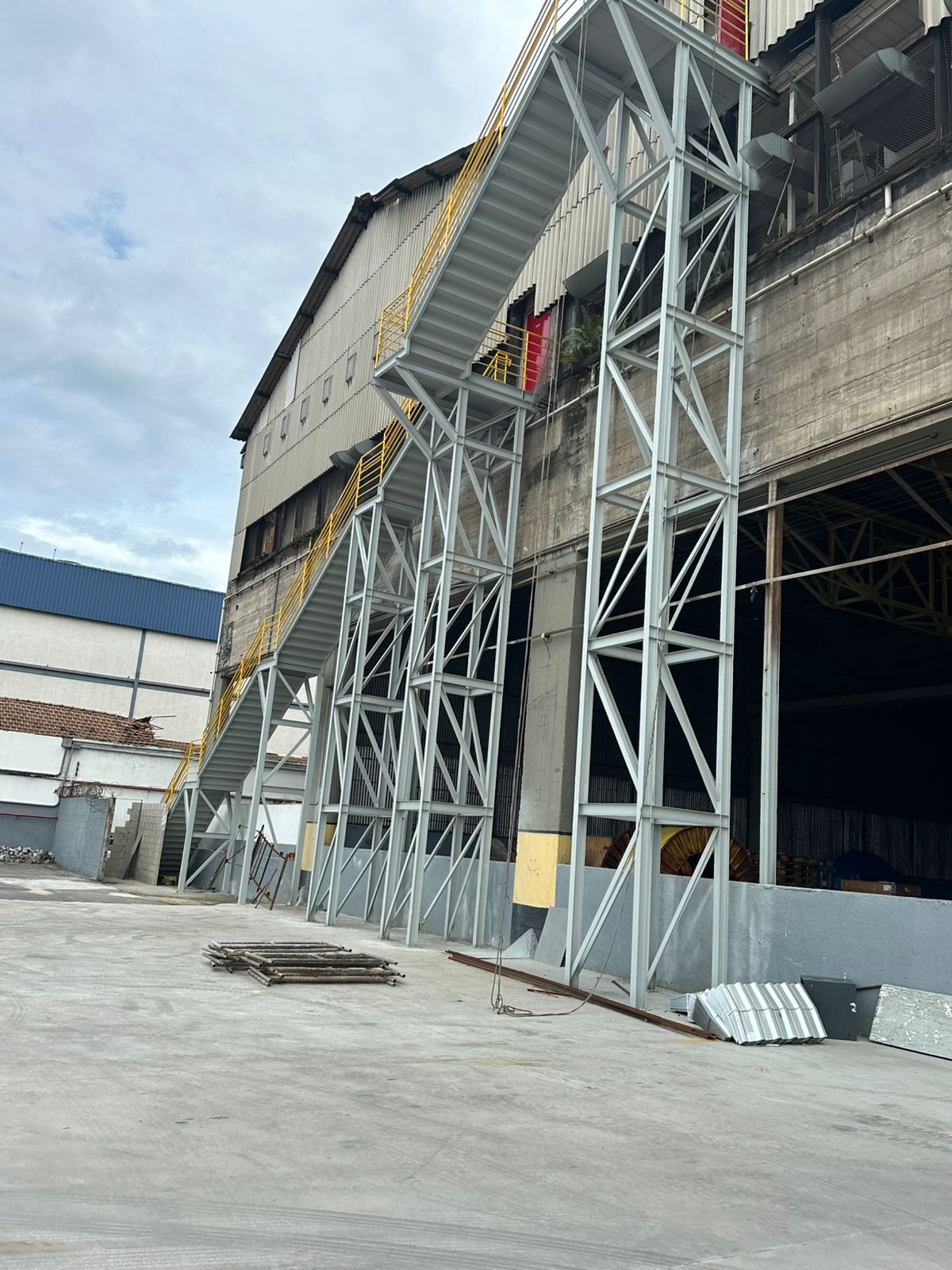 Escadas De Ferro Para Ambientes Internos E Externos
