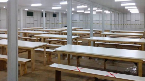 Canteiro De Obra Com Refeitório