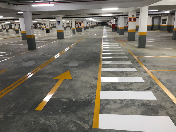 Pintura De Vagas Com Tinta Epóxi