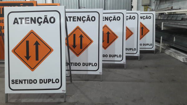 Placa De Sinalização De Obras