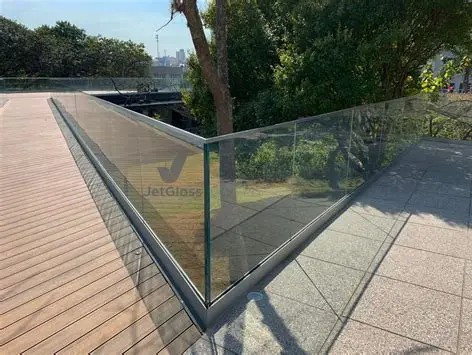 Guarda Corpo Em Alumínio Com Vidro