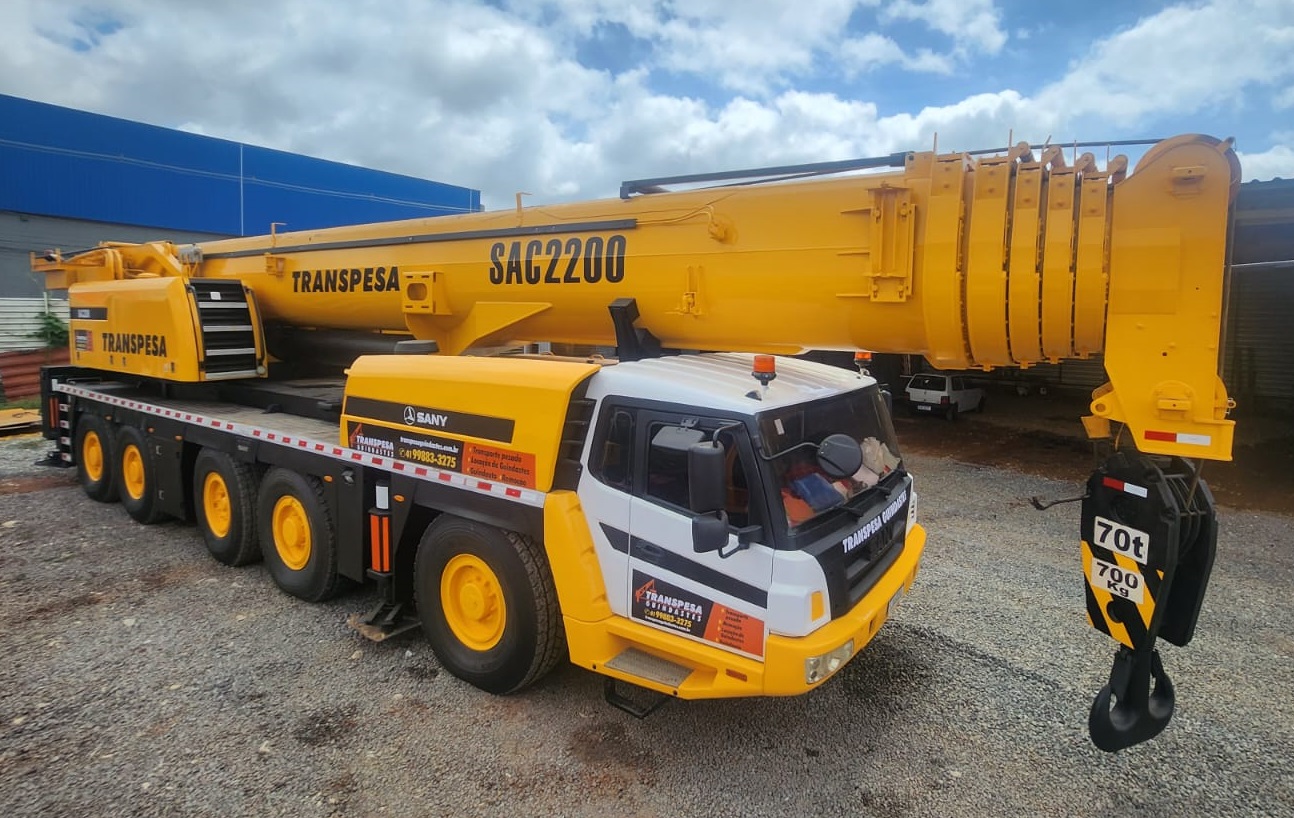 Guindaste Para Içamento Em Obras Industriais