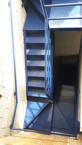 Escadas Metálicas Com Revestimento Anticorrosivo