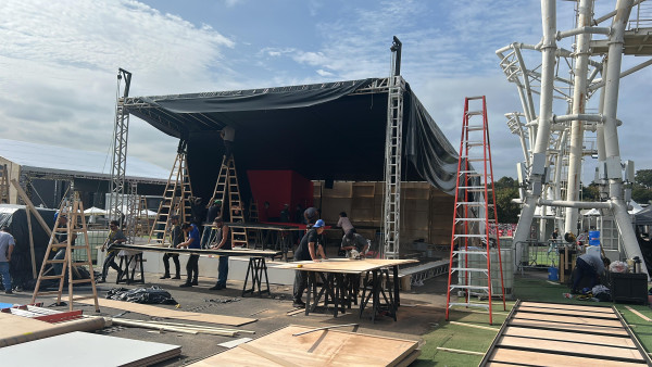 Palco Com Cobertura Para Festas