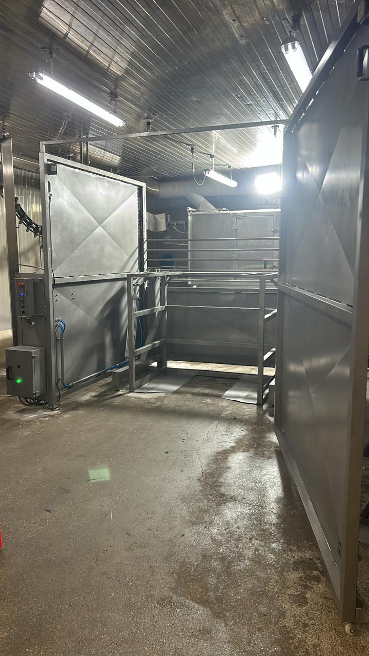 Elevador de Carrinhos para Câmara Fria
