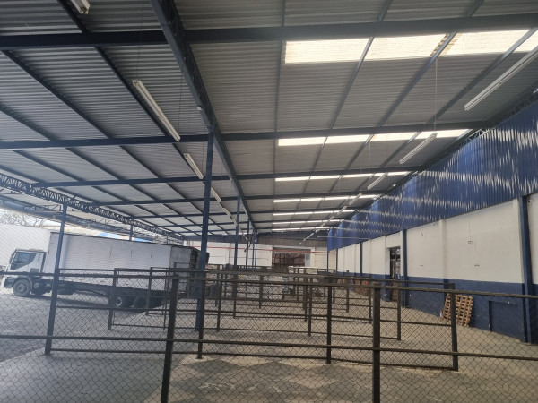 Hangares Metálicos Com Portas Deslizantes
