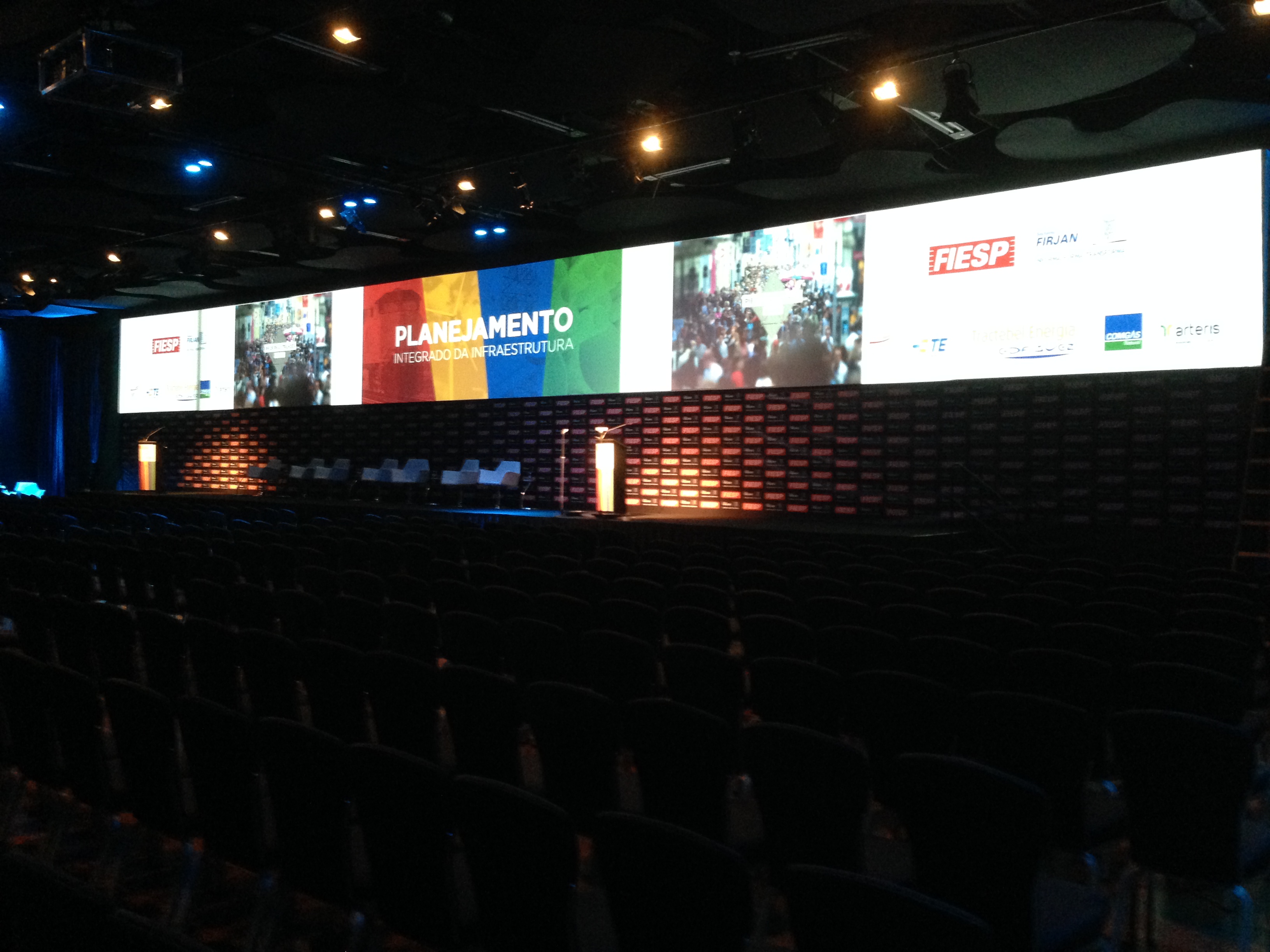 Instalação De Painéis De Led Em Eventos
