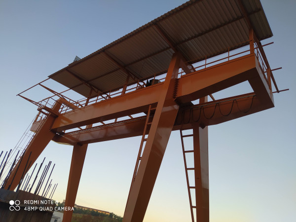 Pórtico Externo Com Braços Articulados