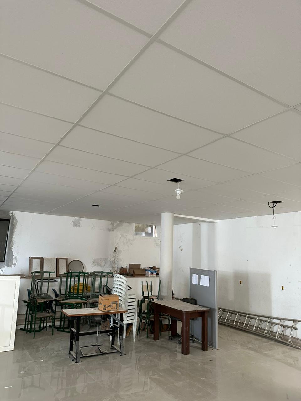 Manutenção De Forros Modulares Em Indústrias