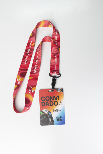 Crachá Em Pvc Com Cordão