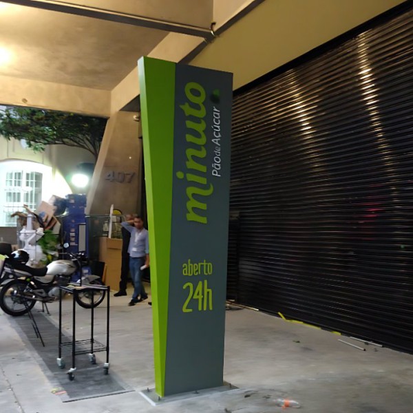 Totem Publicitario Iluminado