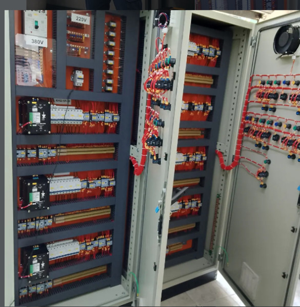montagem de quadro elétrico trifásico