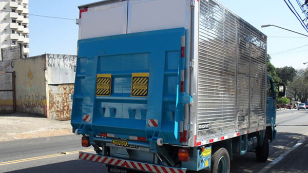 Plataforma hidráulica para caminhão truck
