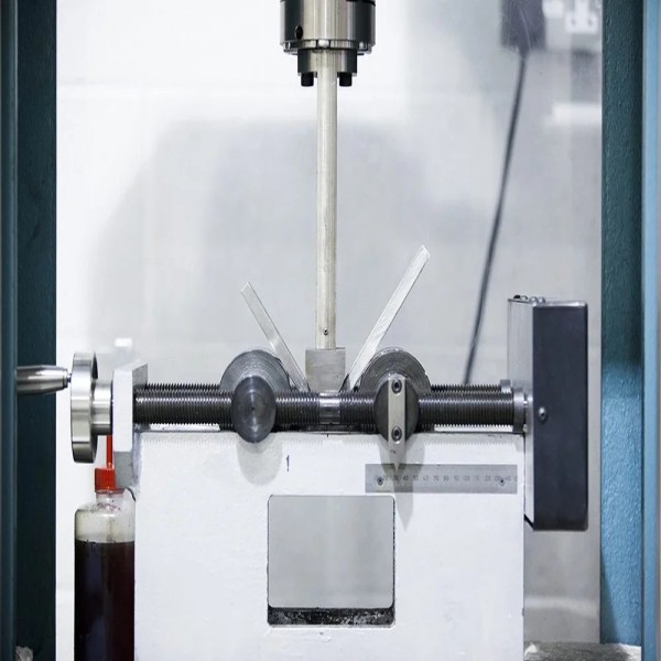 Ensaios mecânicos de materiais metálicos
