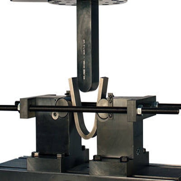 Laboratório de ensaios mecânicos e materiais