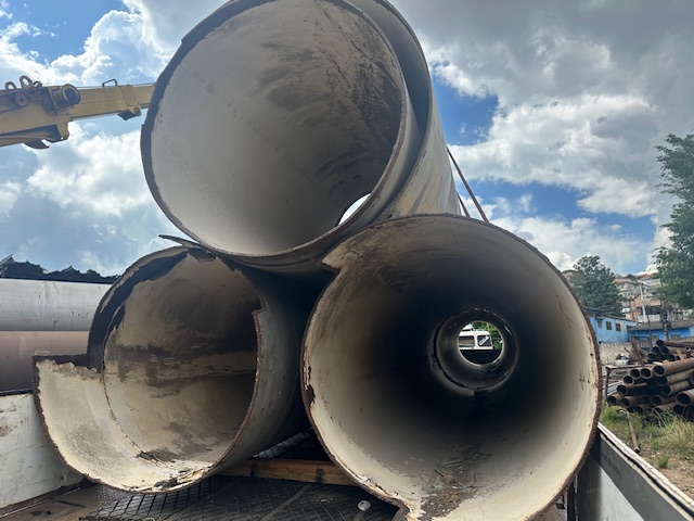 Tubo de aço carbono de 34 pol, usado, em bom estado, sem revestimento interno