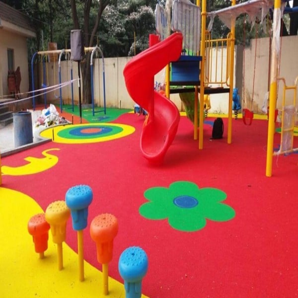 piso emborrachado playground