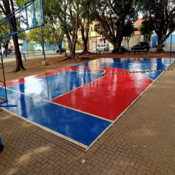 tinta PU para quadra poliesportiva