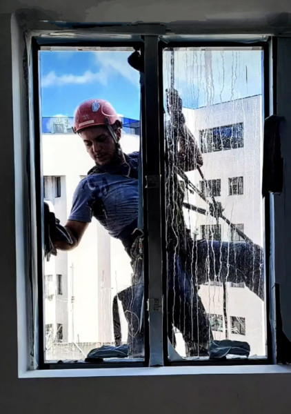 Limpeza Externa De Vidros em altura