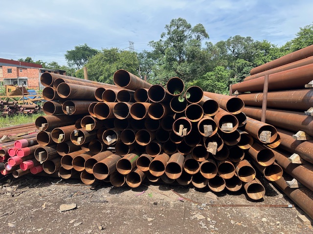 Tubo de aço carbono de 10 ¾ pol, sem uso, em bom estado, sem revestimento interno
